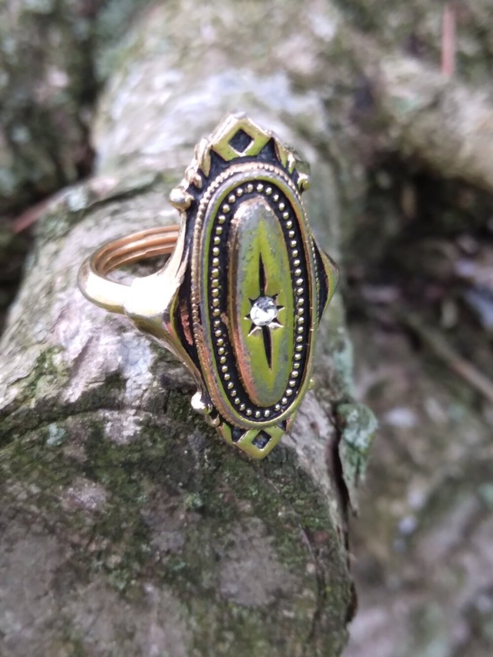 Vintage Avon 1976 Kensington Ring Victorian Style Gold Tone Size 6 - Picture 3 of 12